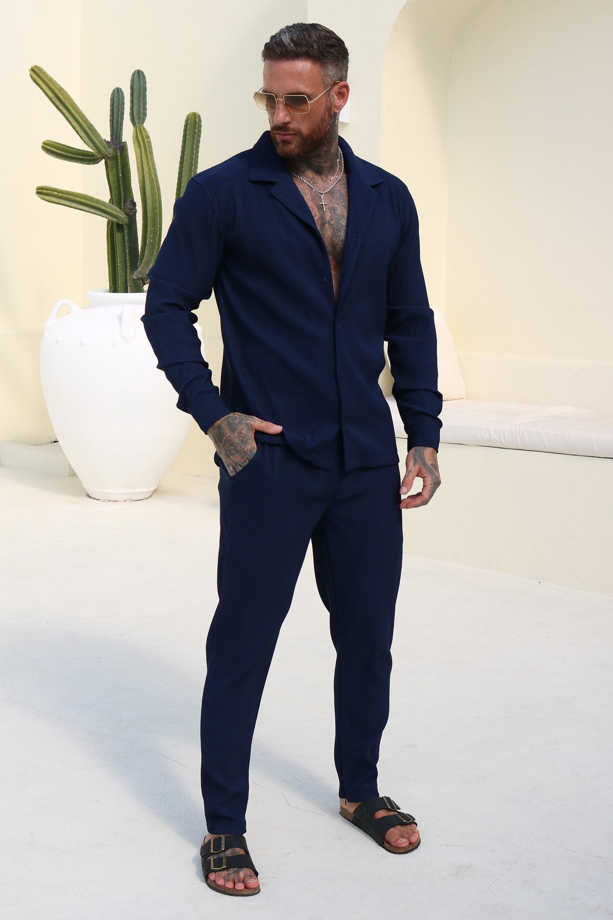 THE SLIM PLEATED SHIRT - NAVY BLUE