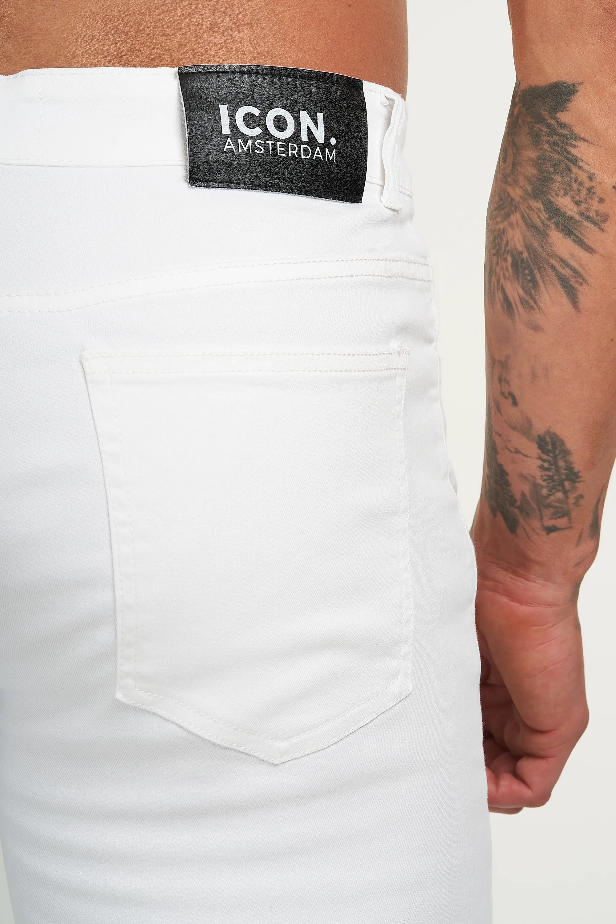 THE LORENZO SHORTS - WHITE - ICON. AMSTERDAM