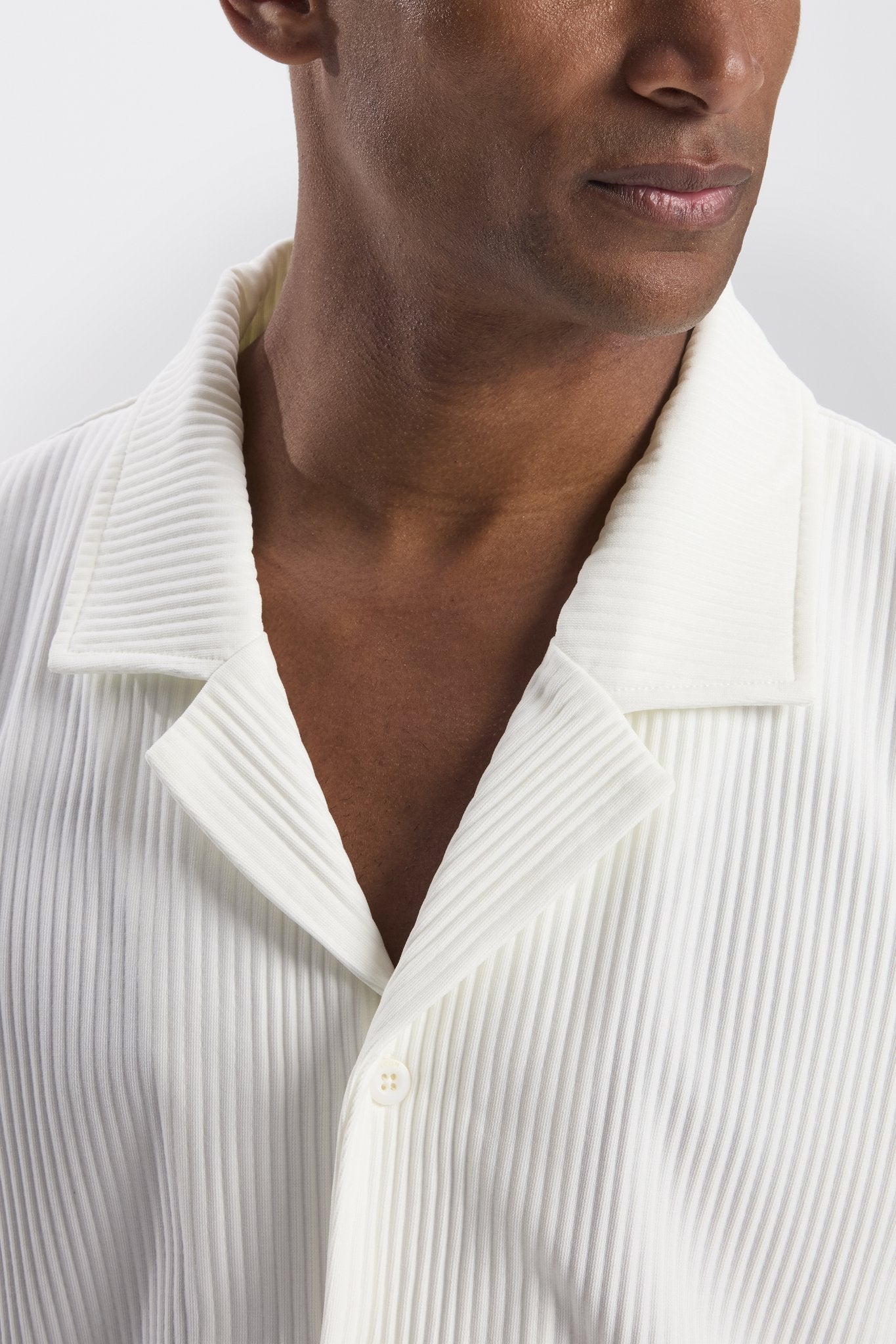 THE PLEATED SHORT SET - OAT MILK
