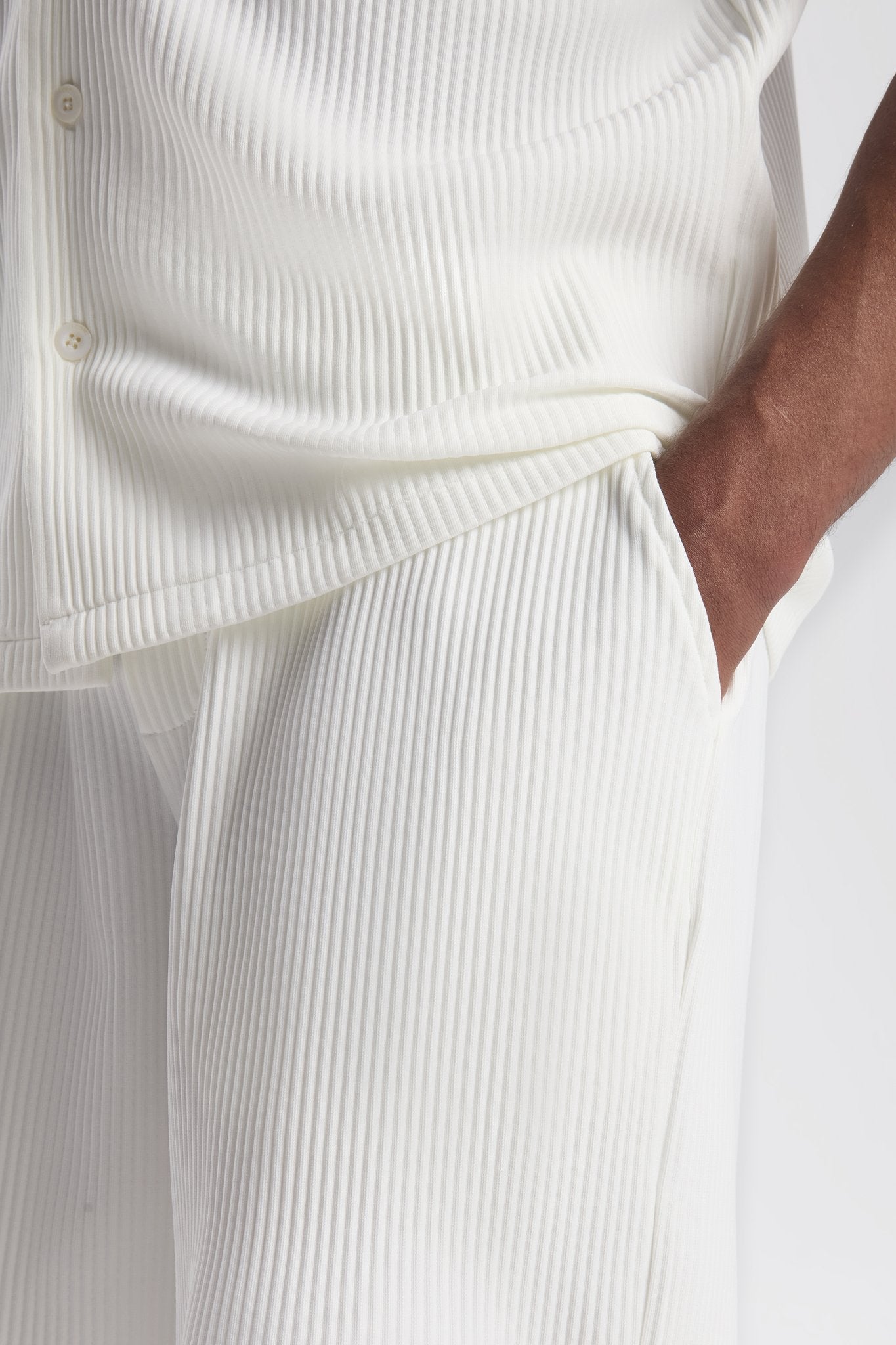THE PLEATED SHORT SET - OAT MILK