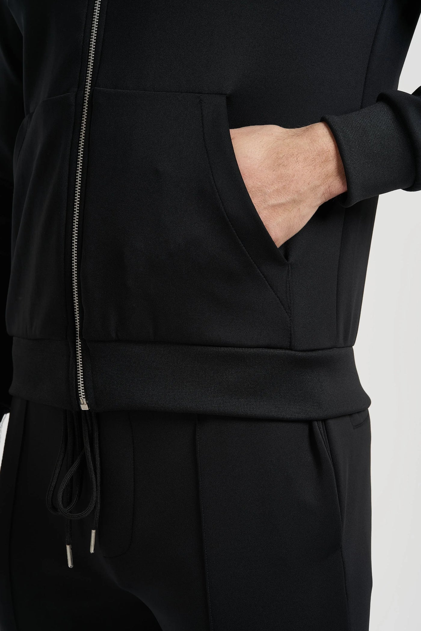 THE NOVA JACKET ZWART ICON. AMSTERDAM