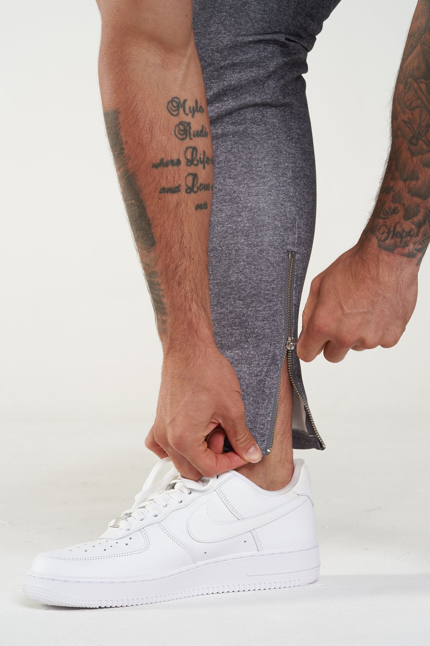 THE ICONIC TRACK PANTS - GREY